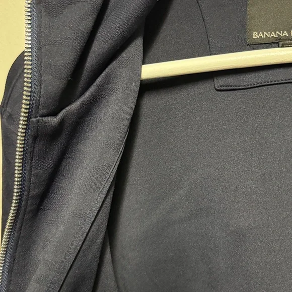 Banana Republic Men's Dark Zip-Up Hoodie Sweater - Picture 6 of 10